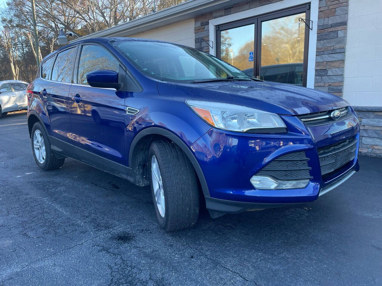 Embrace Winter Adventures with the 2014 Ford Escape SE AWD