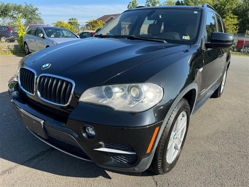 Bold Luxury: The 2013 BMW X5 xDrive35i