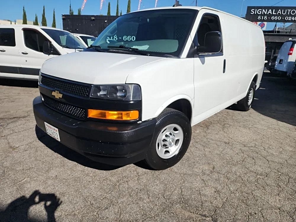 🚐 3 Ways to Drive Better: The Chevrolet Express 2500 Cargo V6, Express 2500 Cargo, and Express 1500 Passenger Van Showdown!
