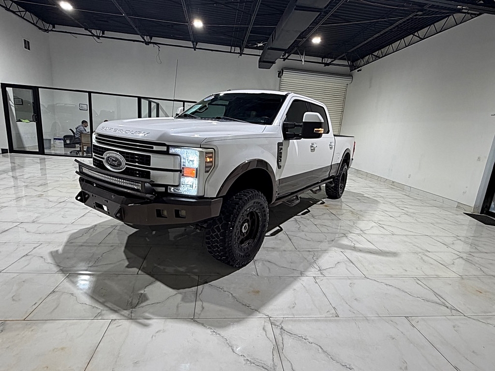 Why the 2017 FORD F-250 SUPER DUT LARIAT Stands Out 🌟
