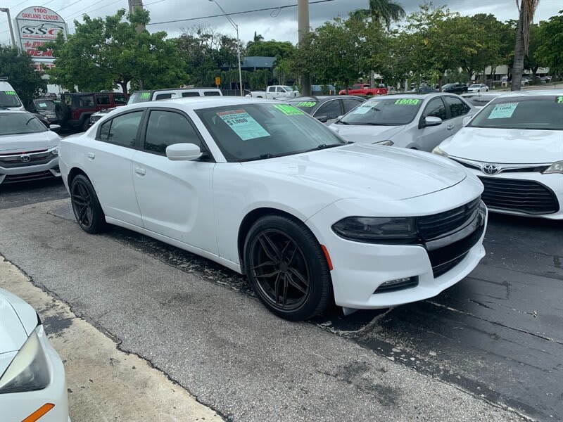 Charge Ahead with the 2016 Dodge Charger SXT