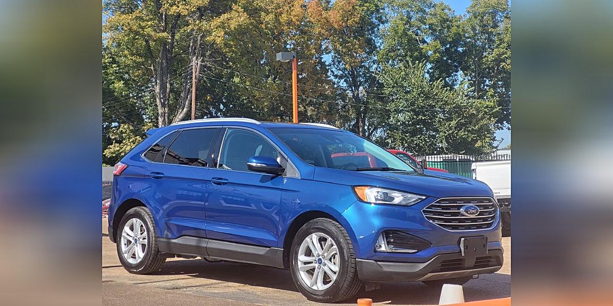 The Ultimate Comparison: 2020 FORD EDGE SEL, 2018 TOYOTA RAV4 XLE, and 2017 NISSAN ROGUE SV