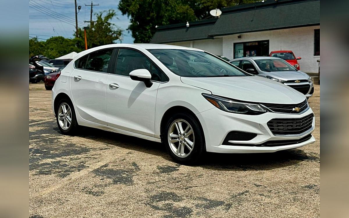 Unveiling the Power and Elegance of the 2017 Chevrolet Cruze LT Auto