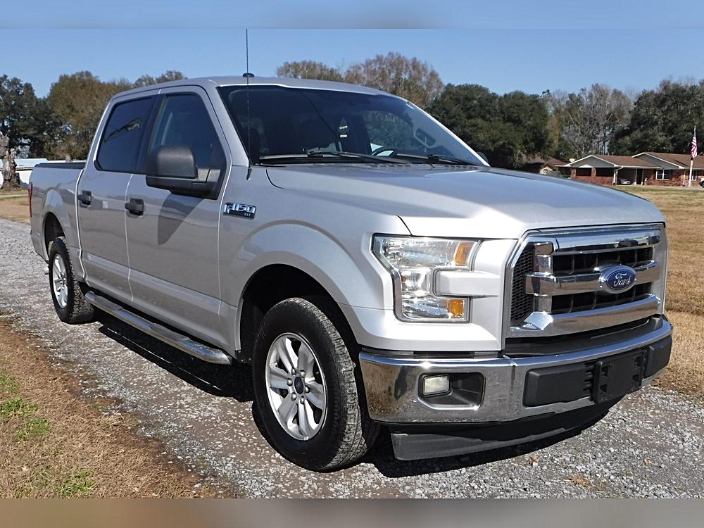 Discover the Commanding 2017 Ford F-150 XLT 2WD SuperCrew 5.5′ Box