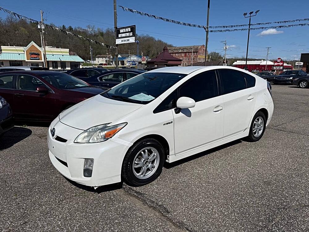 🚙 Why the 2010 Toyota Prius III 4dr Hatchback Stands Out 🌟