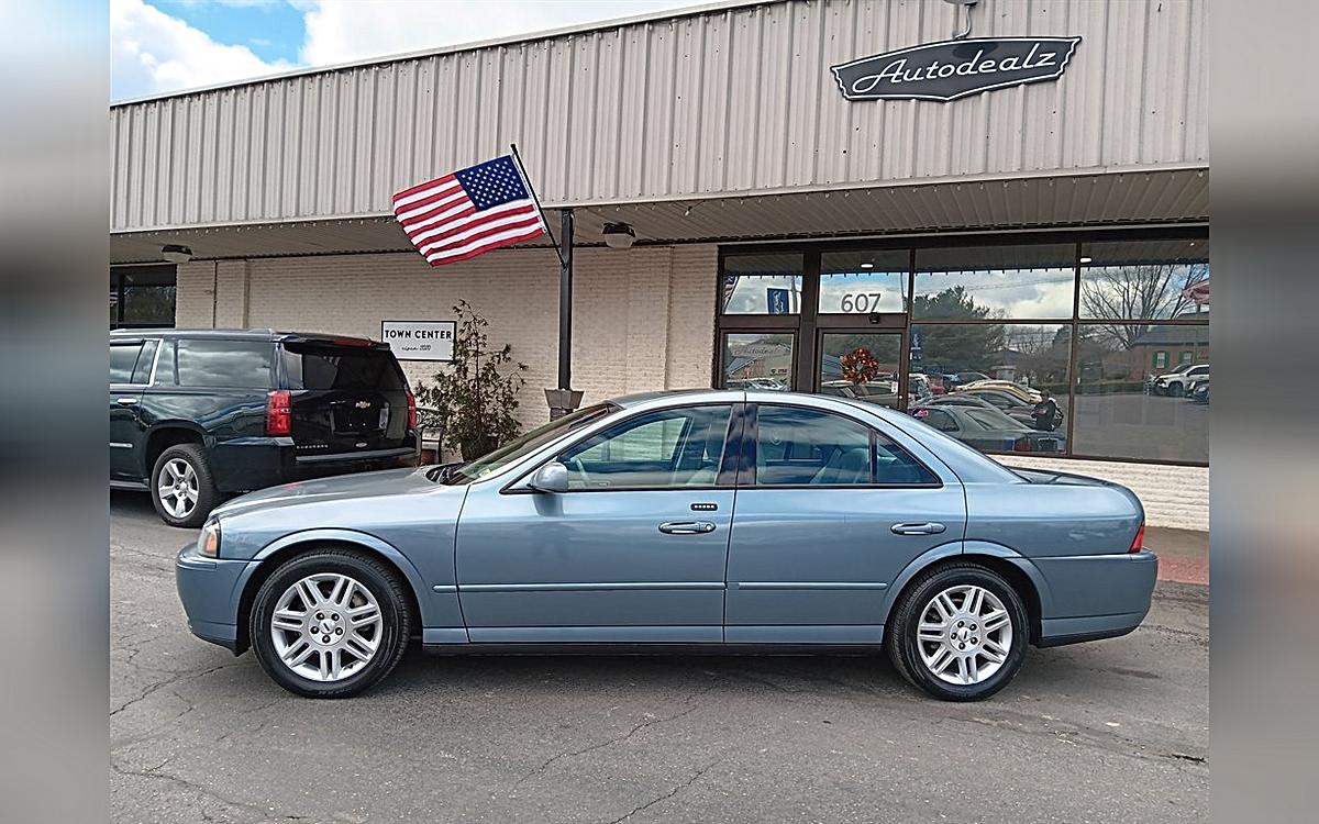 Unveiling the Distinctive 2004 Lincoln LS: A Review