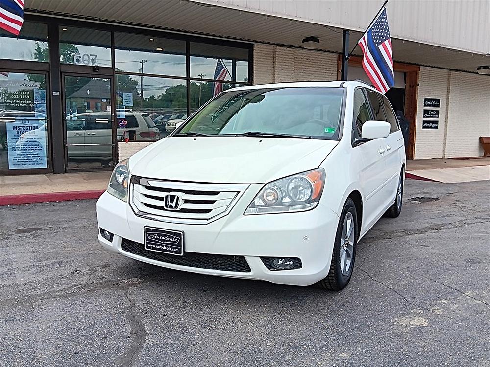 Why the 2010 Honda Odyssey Touring Stands Out 🌟