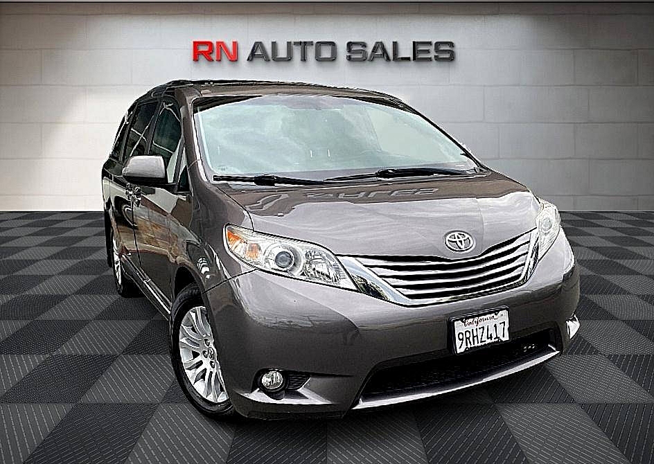 🚐 3 Ways to Drive Better: The Toyota Sienna Van Showdown!