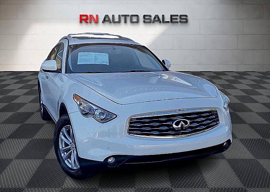 Why the 2009 Infiniti FX35 Base 4dr SUV Stands Out 🌟