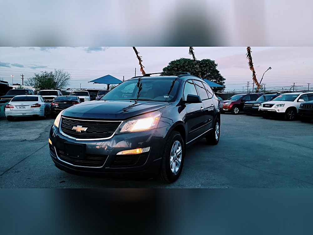 🚙 Why the 2014 Chevrolet Traverse LS Sport Utility 4D Stands Out 🌟