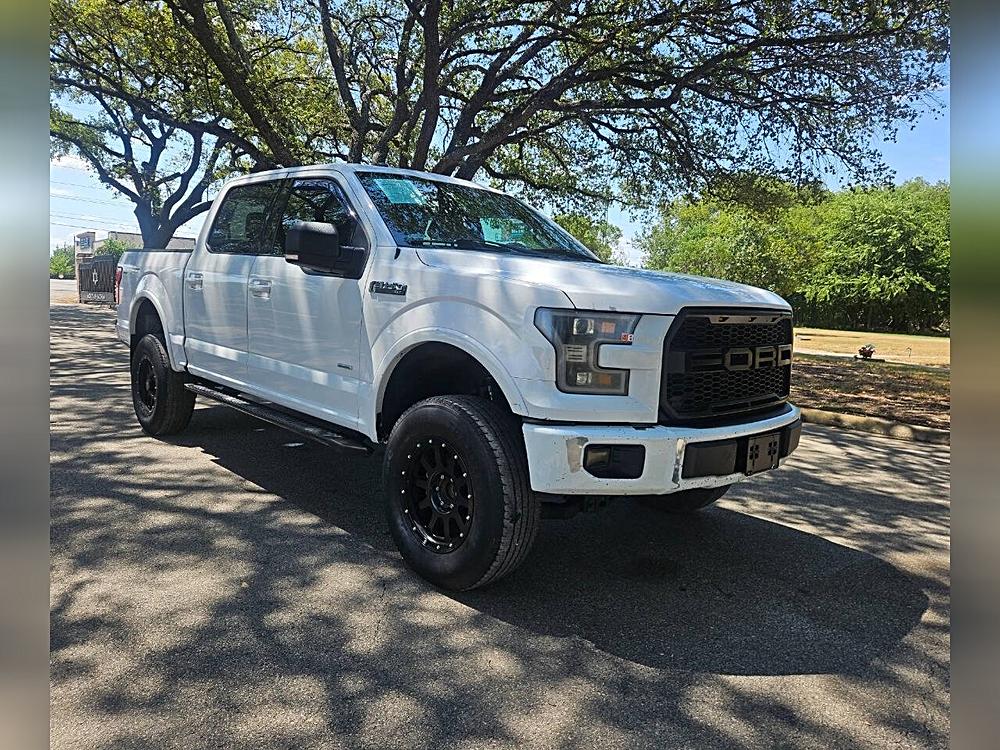 3 Ford Trucks Compared: F-150, F-250 Super Duty & F-150 XLT