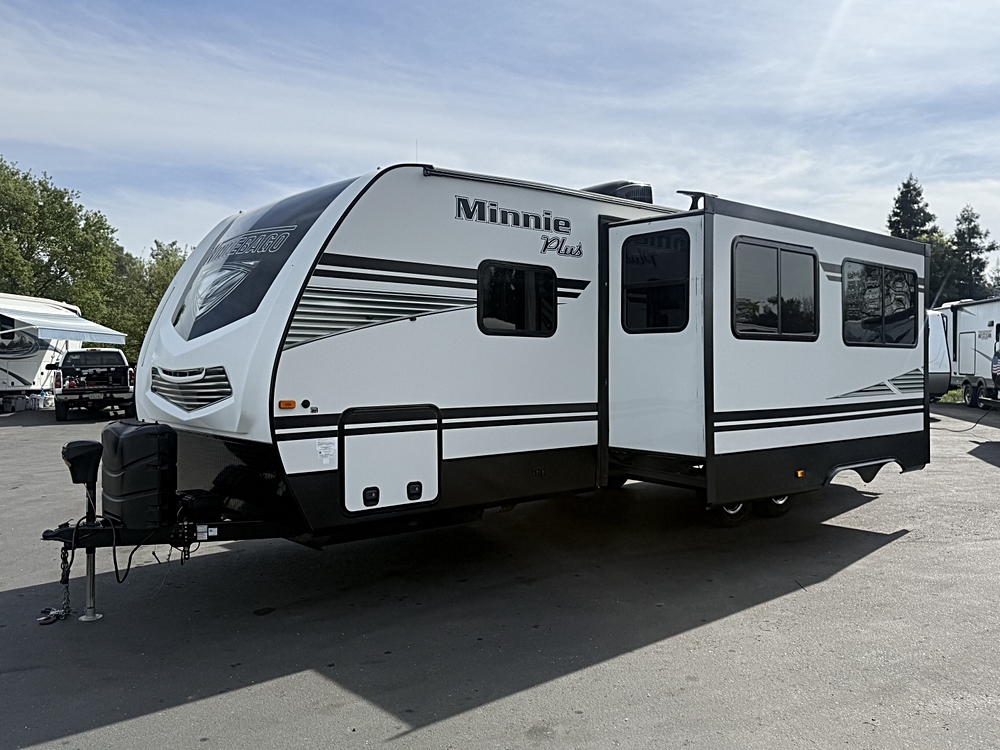 Why the 2020 Winnebago MINNIE PLUS 27RBDS Stands Out 🌟