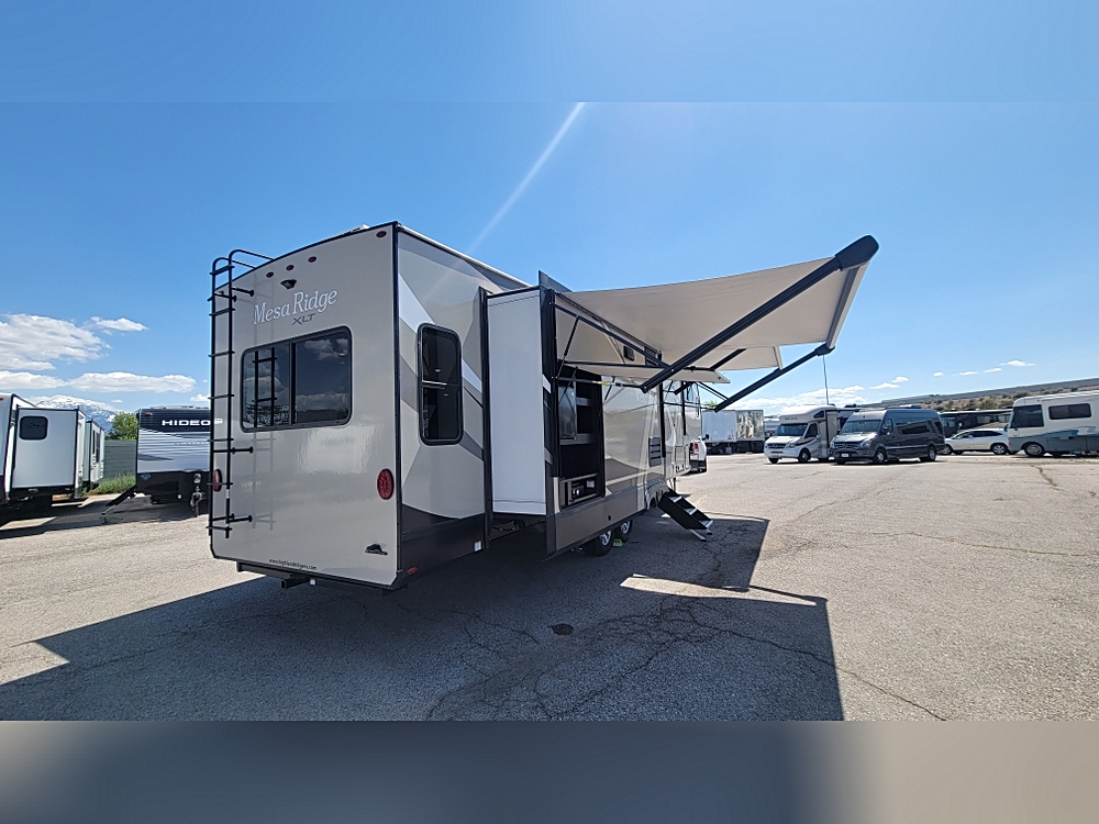 Fall Into Comfort: Why the Mesa Ridge XLT 354MBH is Built for Family Adventures