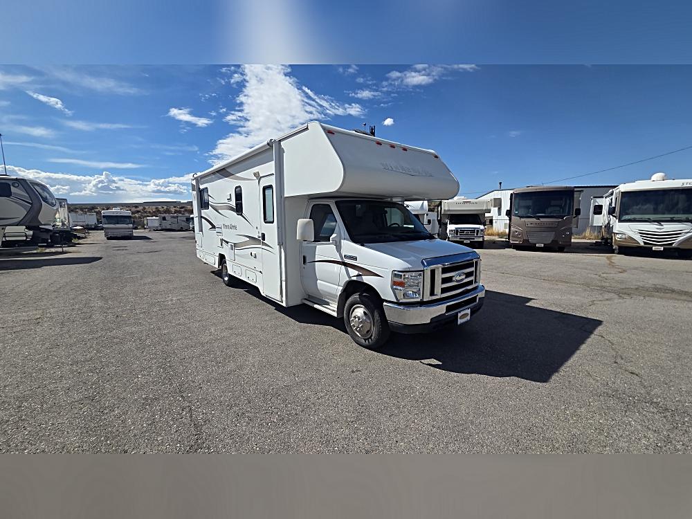 🚐 Why the 2014 Winnebago Minnie Winnie 27Q Stands Out 🌟