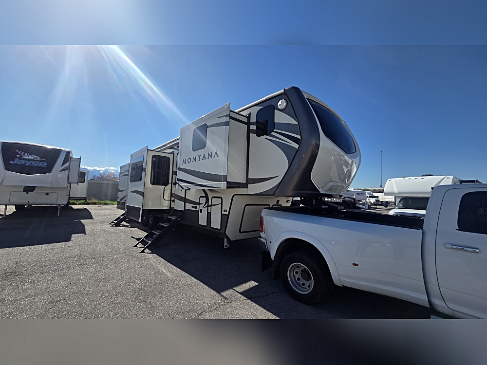 🚛 Why the 2017 Keystone RV Montana 3820FK Stands Out 🌟