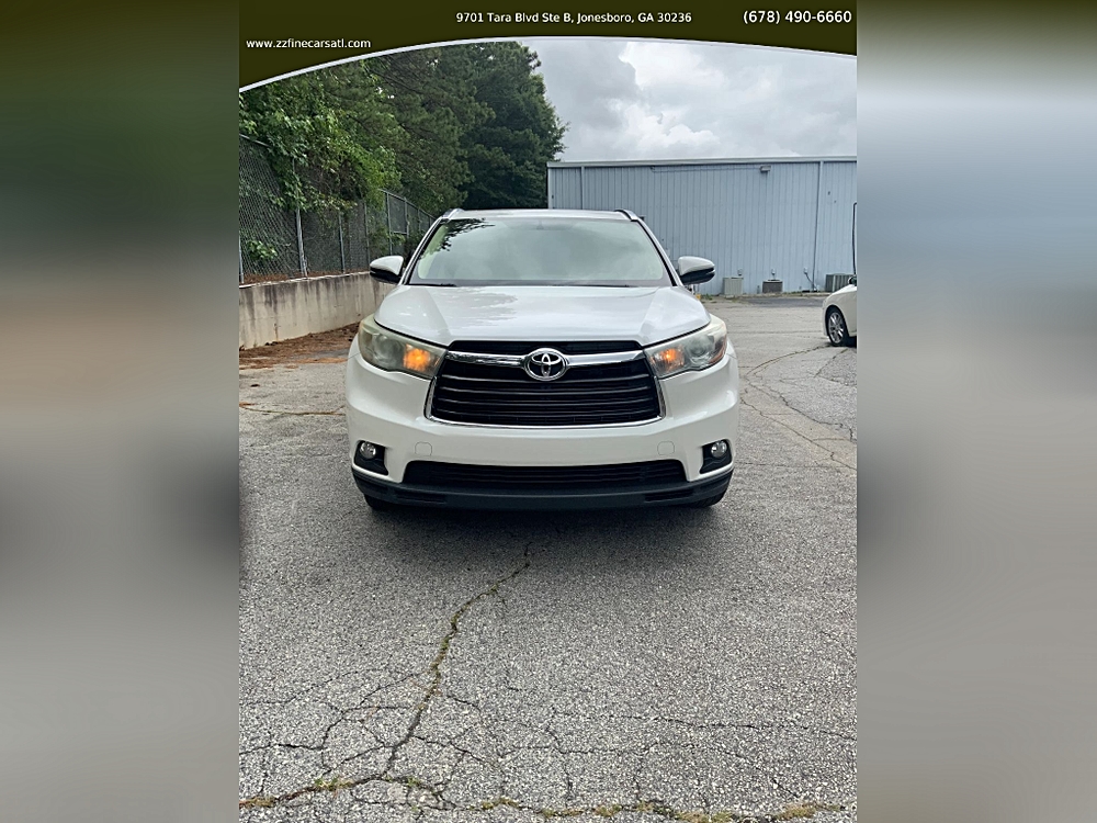 🚘 Take the Wheel of Possibility: 2015 Toyota Highlander XLE Sport Utility 4D 🚘