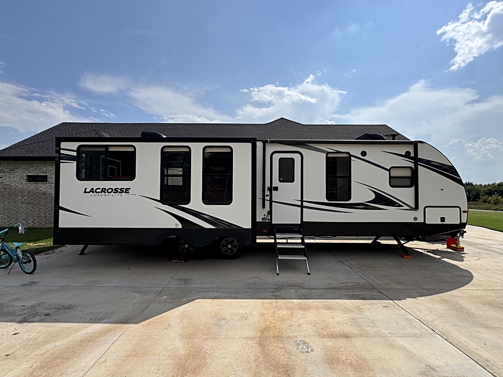 Experience Unmatched Comfort and Luxury with the 2019 Forest River Lacrosse Luxury Lite Travel Camper Trailer Experience Unmatched Comfort and Luxury with the 2019 Forest River Lacrosse Luxury Lite Travel Camper Trailer