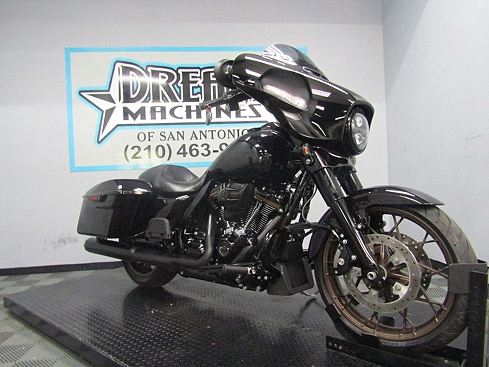 Riding in Style: A Review of the 2022 Harley-Davidson FLHXST