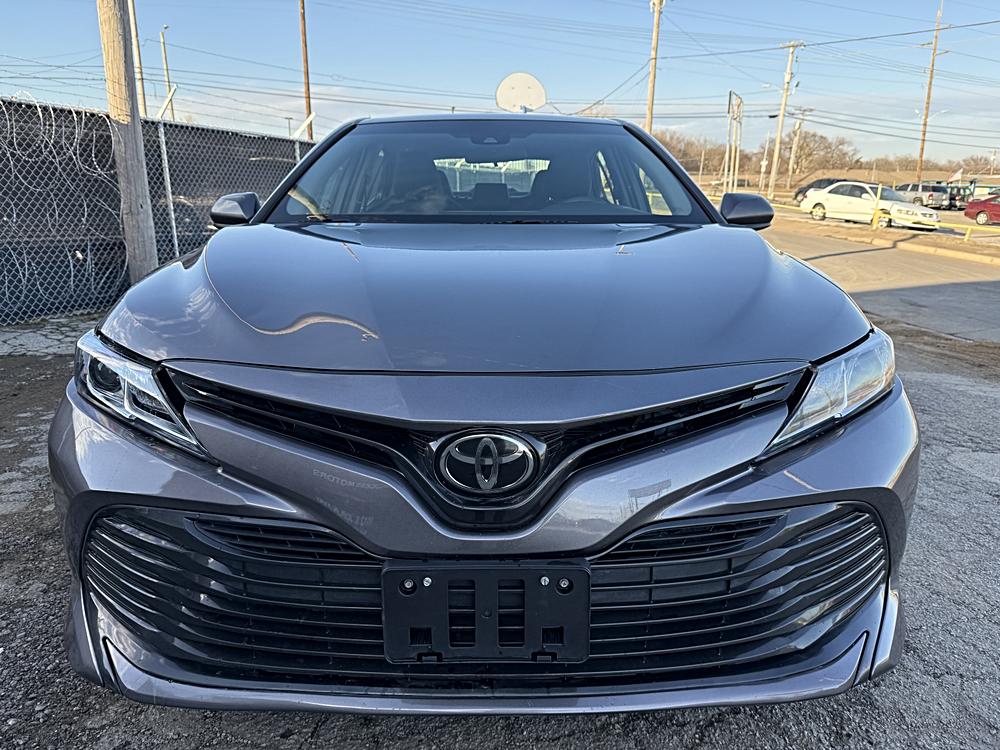 “Top 3 Budget-Friendly Cars of 2020: A Comparative Review of the Toyota Camry LE, Honda Accord LX, and Hyundai Sonata SE”