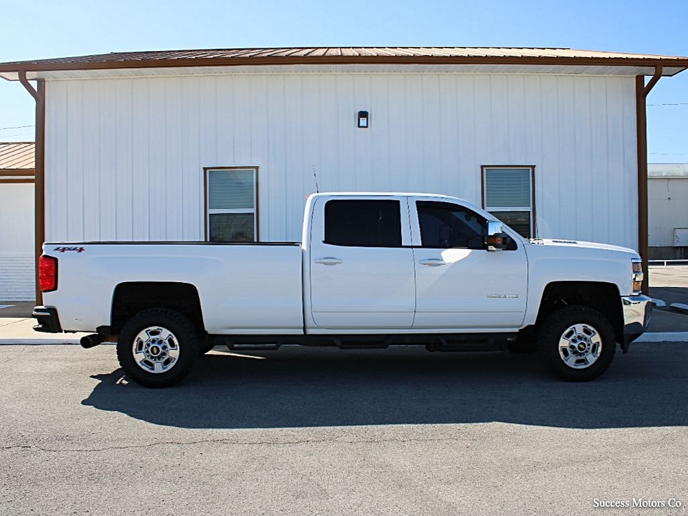🚗 3 Ways to Drive Better: The Chevrolet Silverado 2500HD vs. Equinox Showdown!