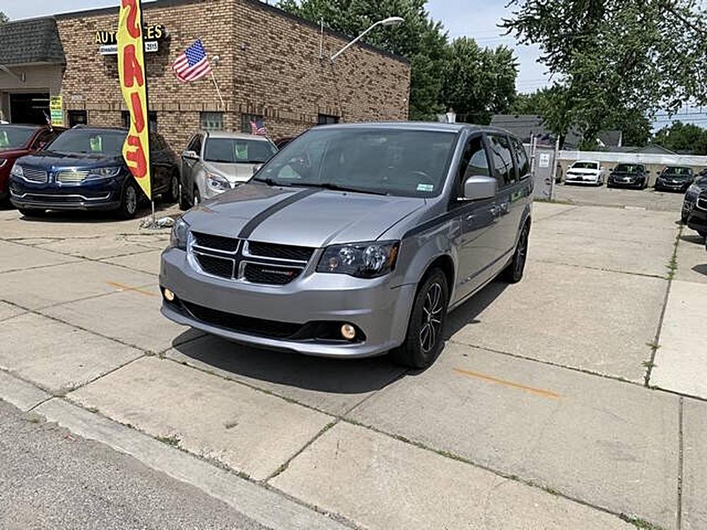 🚐 The Mini-Van Van Showdown: 3 Top Picks at DRIVE AUTO SALES LLC, ROSEVILLE