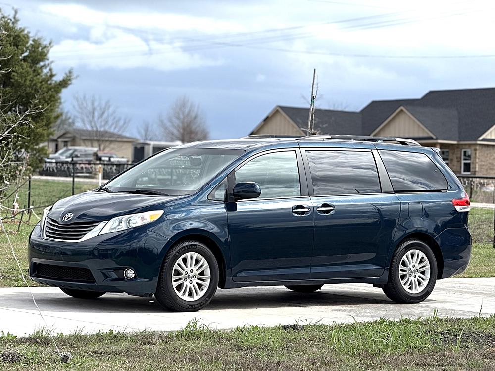 🚙 Why the 2011 Toyota Sienna 5dr 7-Pass Van V6 XLE AAS FWD (Natl) Stands Out 🌟
