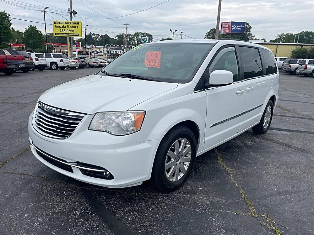 A Town Full of Charm: The 2015 Chrysler Town & Country Touring