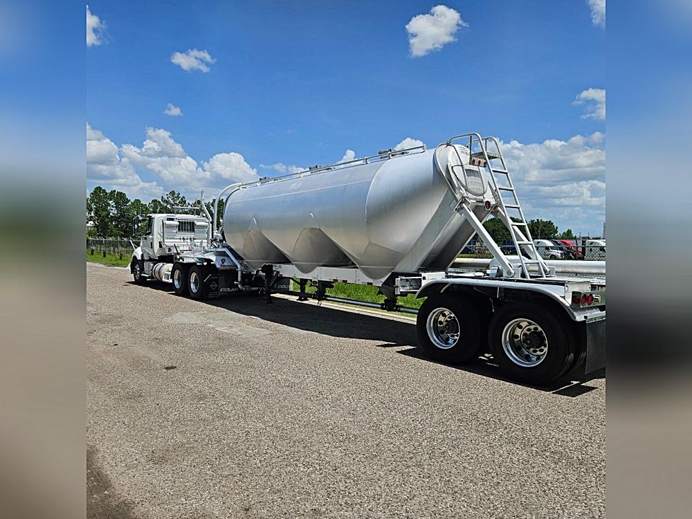 Why the 2012 POLAR TANK TRAILER 1040 CUBIC INCHES Stands Out 🌟