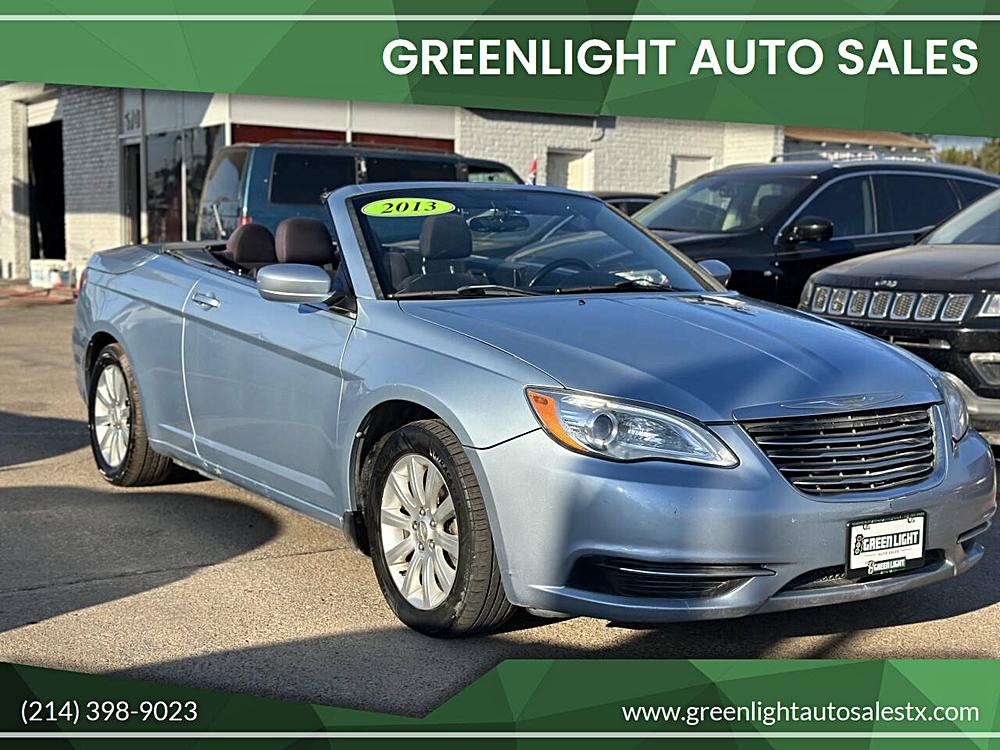 Why the 2013 Chrysler 200 Touring 2dr Convertible Stands Out 🌟