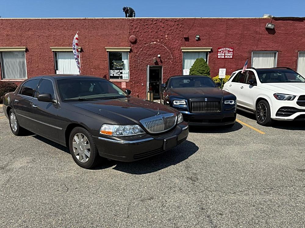 A Day With the 2005 Lincoln Town Car 4dr Sdn Signature Limited