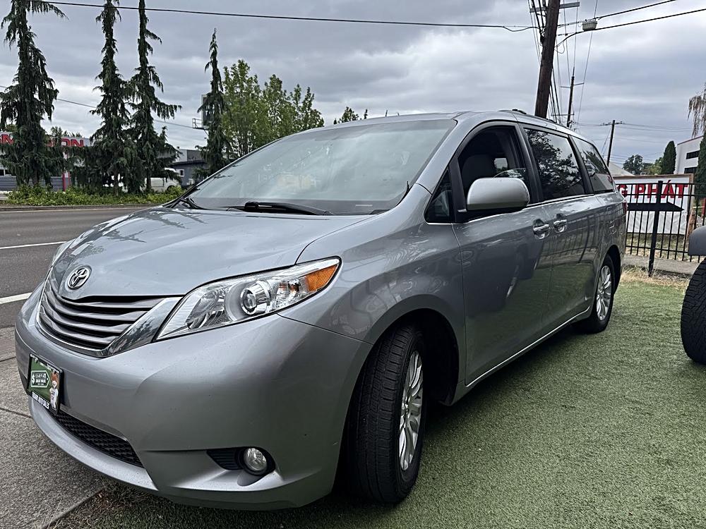 Take the Wheel of Possibility: 2017 Toyota Sienna XLE FWD 8-Passenger (Natl)