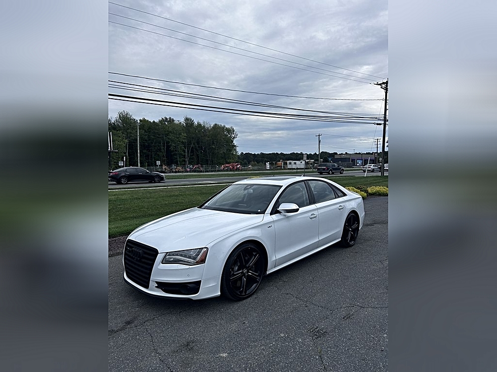 A Day With the 2013 AUDI S8 4.0T QUATTRO A Day With the 2013 AUDI S8 4.0T QUATTRO