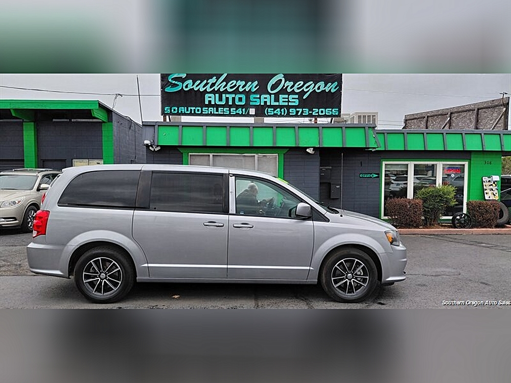 2018 Dodge Grand Caravan SE Plus: Versatile, Comfortable, and Stylish Choice for Families and Businesses