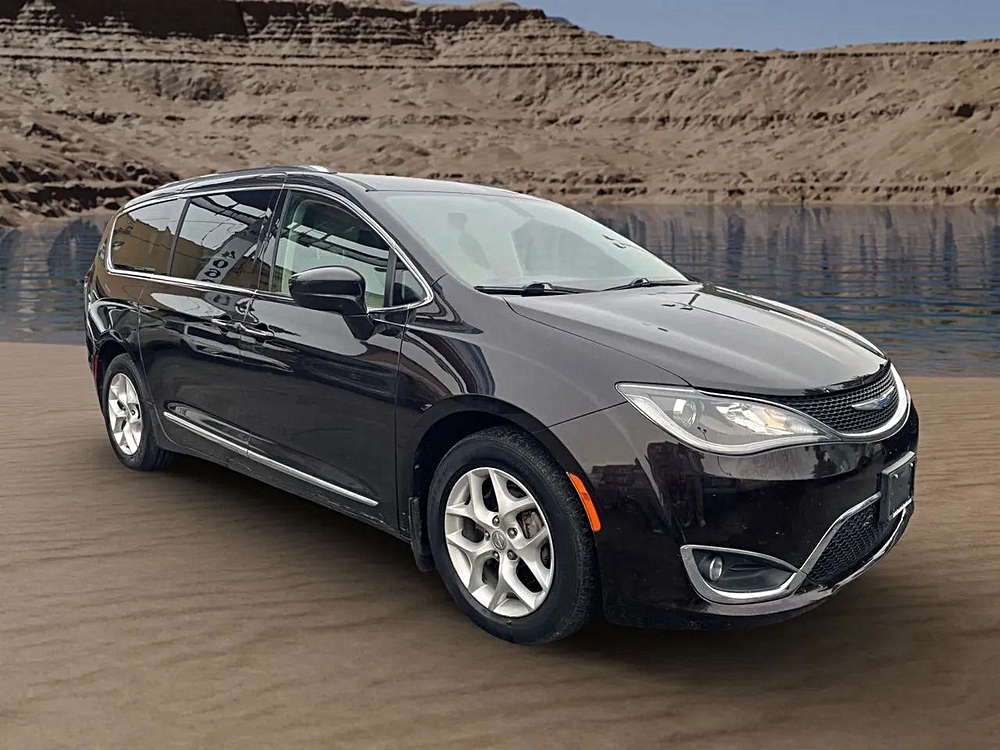 🚐 Why the 2018 Chrysler Pacifica Touring L Plus Minivan 4D Stands Out 🌟