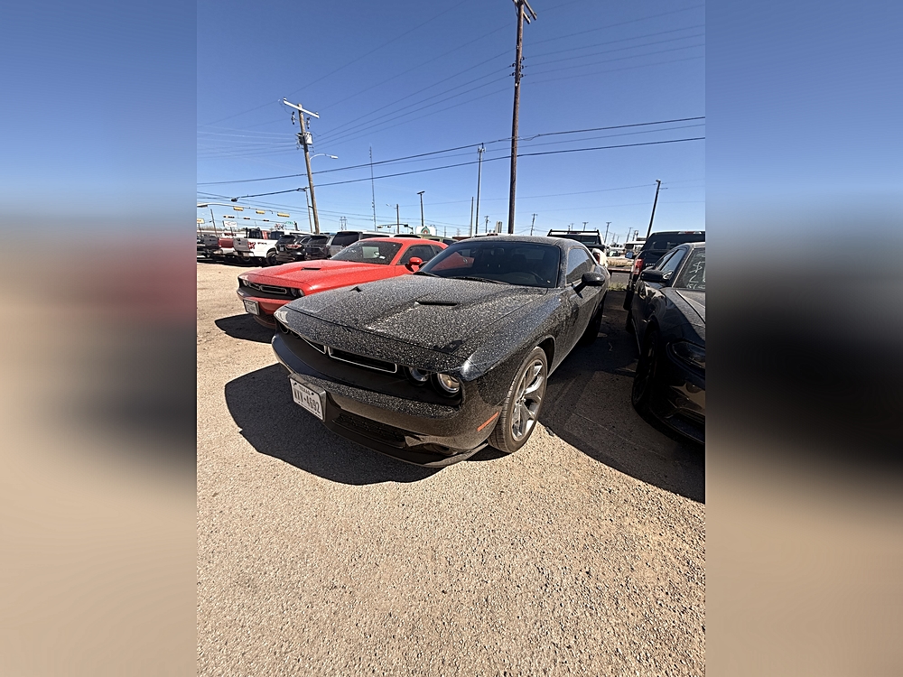 Experience the Thrill of the 2017 DODGE CHALLENGER SXT Coupe! 🚗