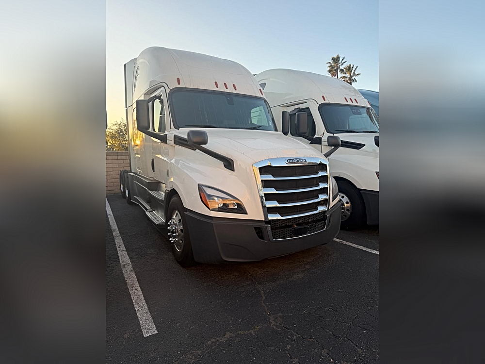 Why the 2020 Freightliner Cascadia NO Stands Out 🌟