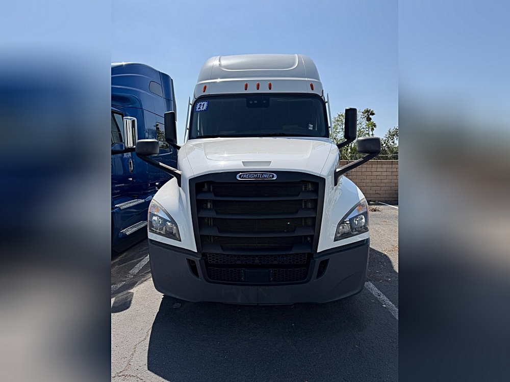 🚛 3 Ways to Work Smarter: The Freightliner CASCADIA Commercial Truck Showdown!