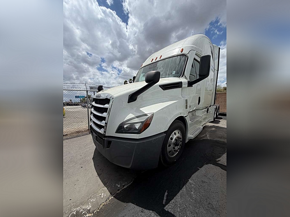 🚛 3 Ways to Work Smarter: The Freightliner CASCADIA Commercial Truck Showdown!