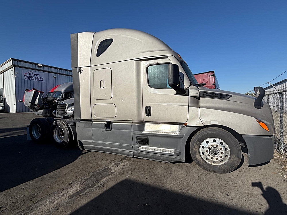 🚚 Why the 2024 Freightliner CASCADIA Stands Out 🌟